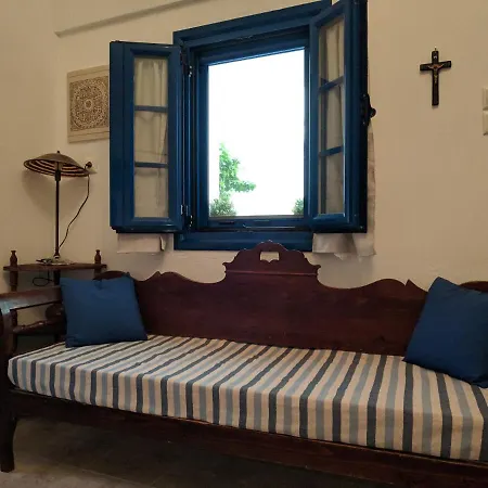 Nikolakis Traditional House In The Village. بيت للعطل Kamári